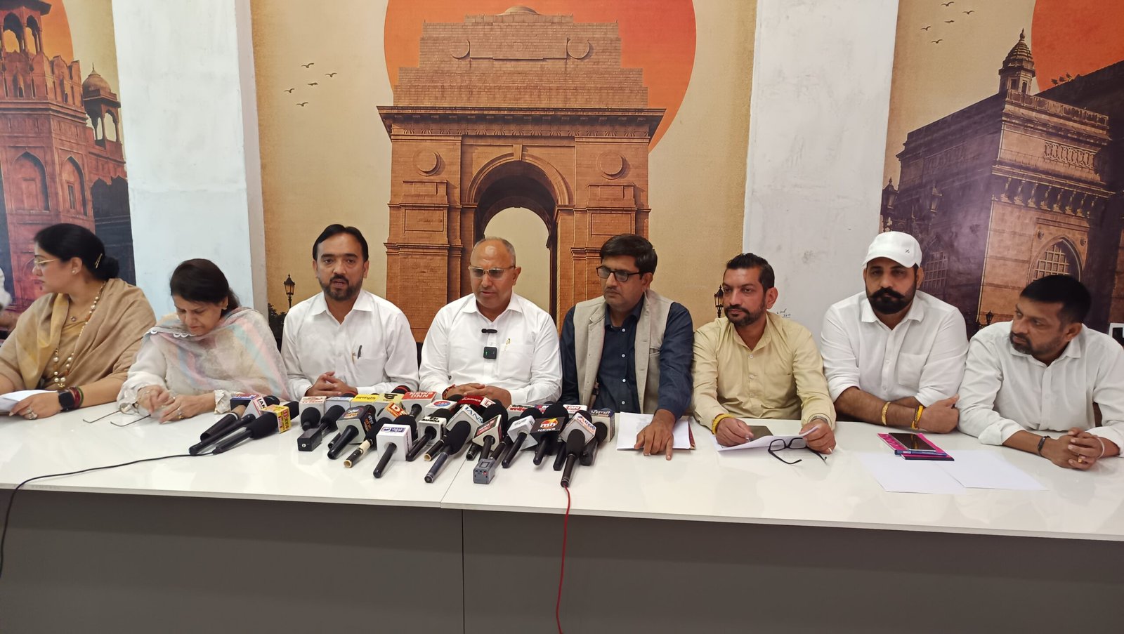 लुधियाना नगर निगम के 1208 आउटसोर्स सफाई कर्मचारियों पर भाजपा ने उठाए सवाल, जांच की मांग