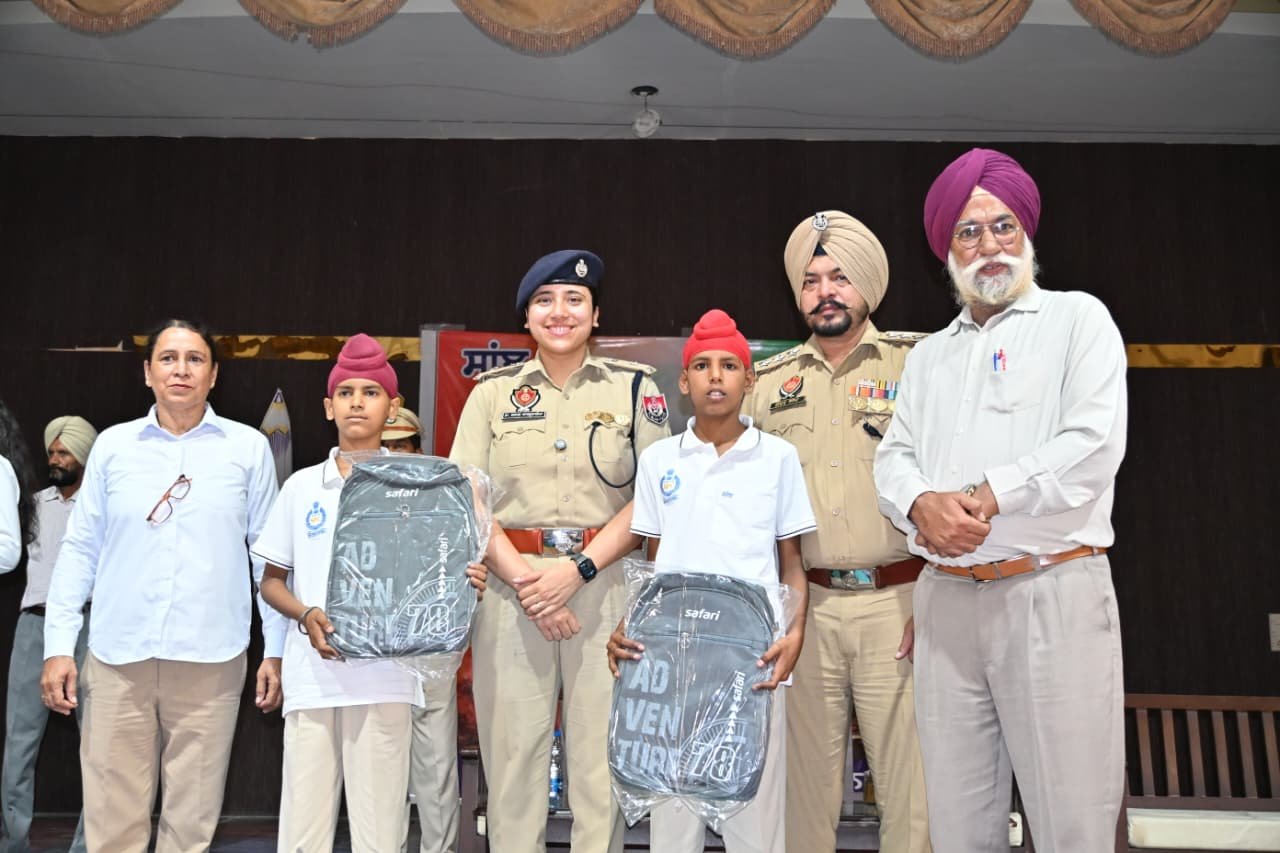 डॉ S.P. दर्पण अहलूवालिया के प्रयासों से आयोजित चित्रकला प्रतियोगिता में बच्चों की कला ने ड्रग्स के खिलाफ दिया मजबूत संदेश