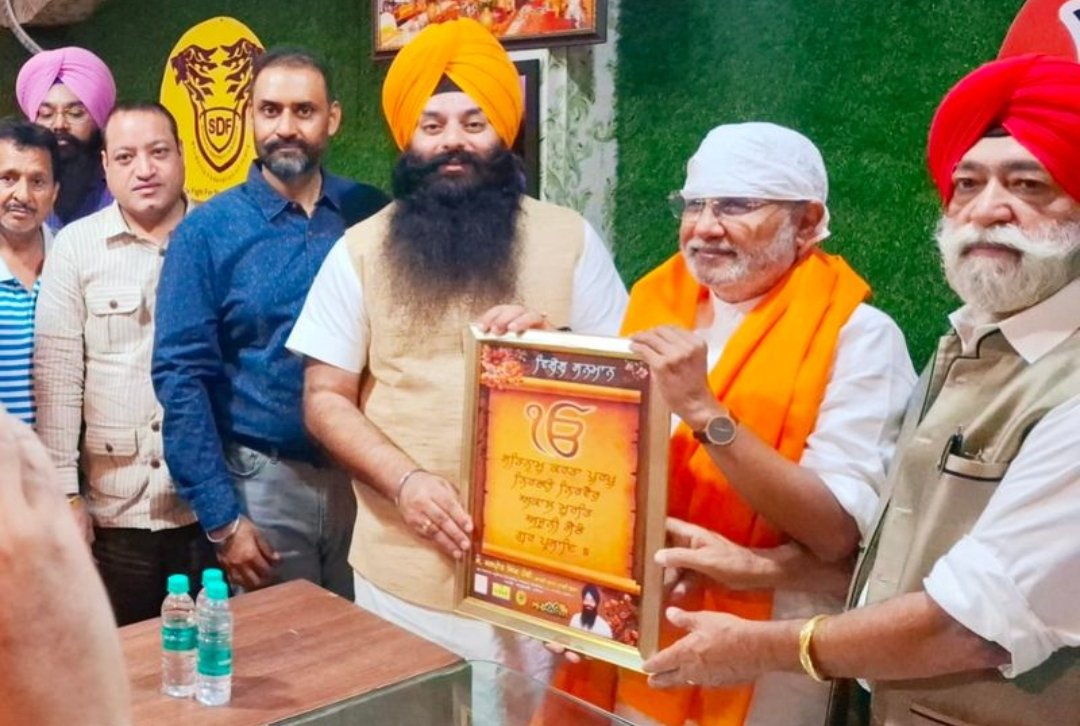 व्यापारियों ने व्यापारी कल्याण बोर्ड के अध्यक्ष को किया सम्मानित