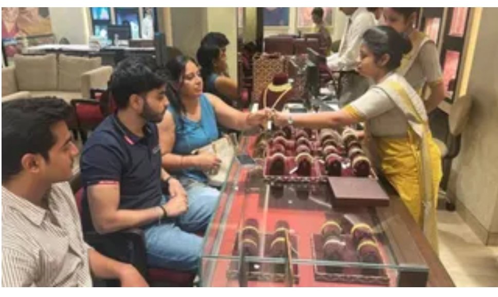धनतेरस पर बाजार में बढ़ेगी रौनक! सोने-चांदी के नियंत्रित दाम कारोबारियों के लिए लेकर आए नई किरण