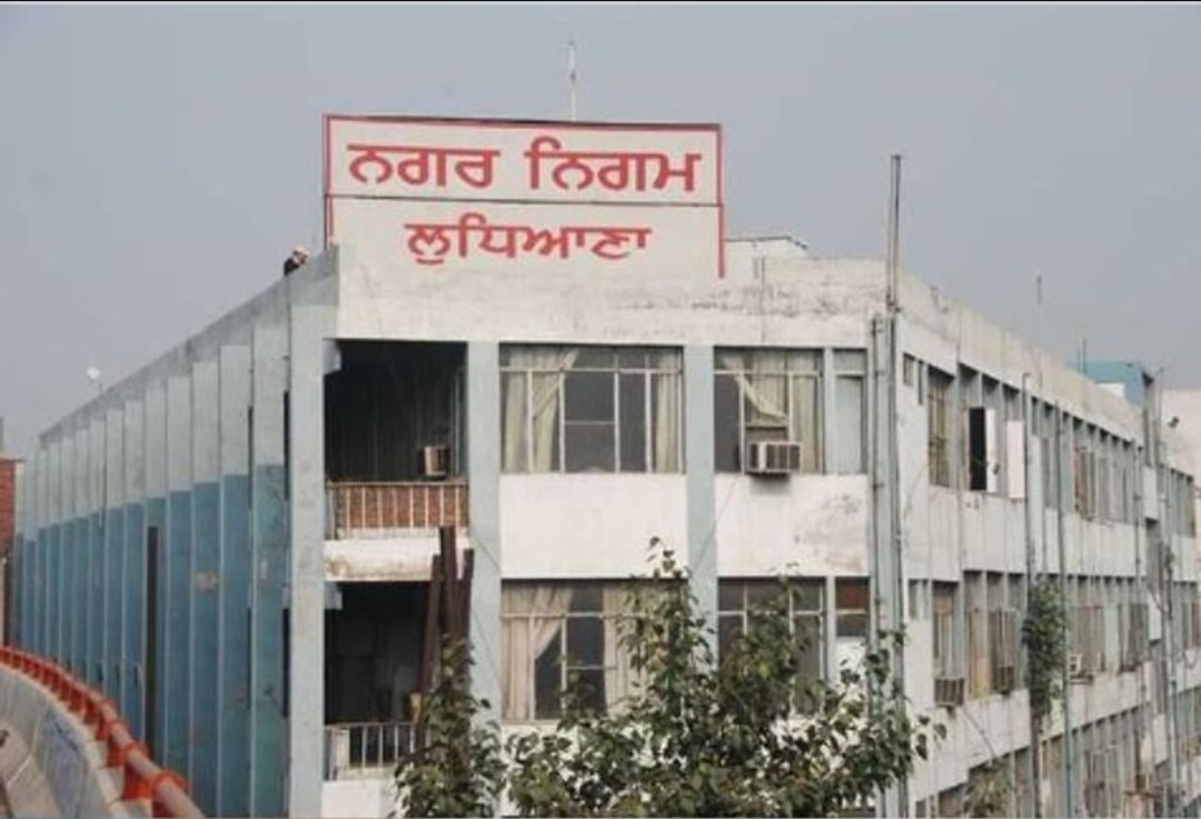 पार्षदों ने निविदा प्रक्रिया और अधिकारियों के फैसलों के खिलाफ याचिका दायर की