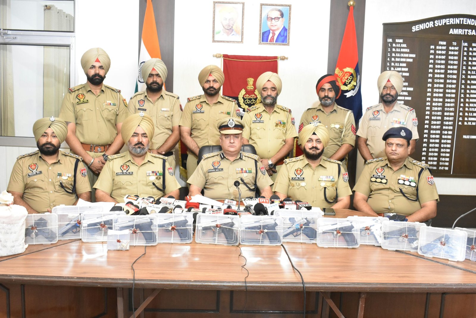अमृतसर में नशा और हथियार तस्करी नेटवर्क का भंडाफोड़, 5 आरोपी गिरफ्तार