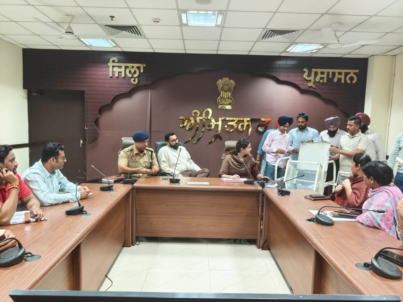 अमृतसर में पटाखों के अस्थायी लाइसेंस के लिए 10 ड्रॉ निकाले, 717 आवेदन मिले