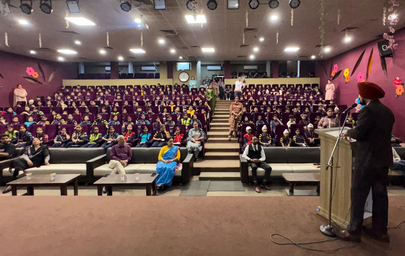 अमृतसर के माधव विद्या निकेतन स्कूल में ‘सुरक्षित बचपन अभियान’, बच्चों को बताए सुरक्षा और कानूनी अधिकार