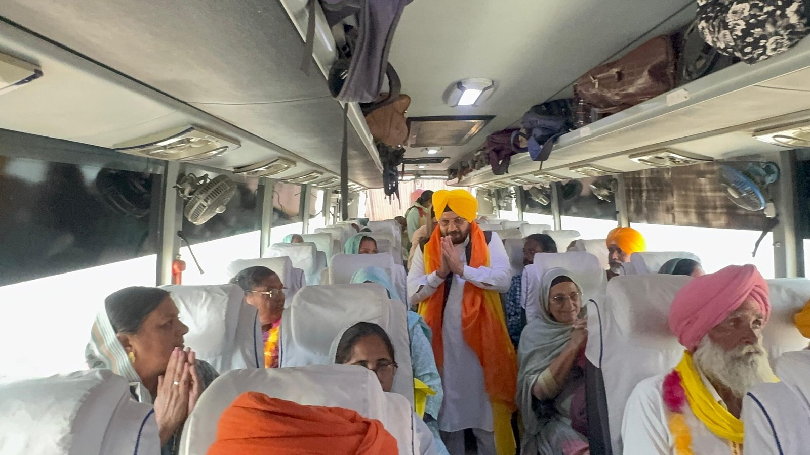 सैदपुर से मुख्यमंत्री तीर्थ यात्रा योजना के तहत 82वीं बस रवाना, श्रद्धालु करेंगे तीन धार्मिक स्थलों के दर्शन