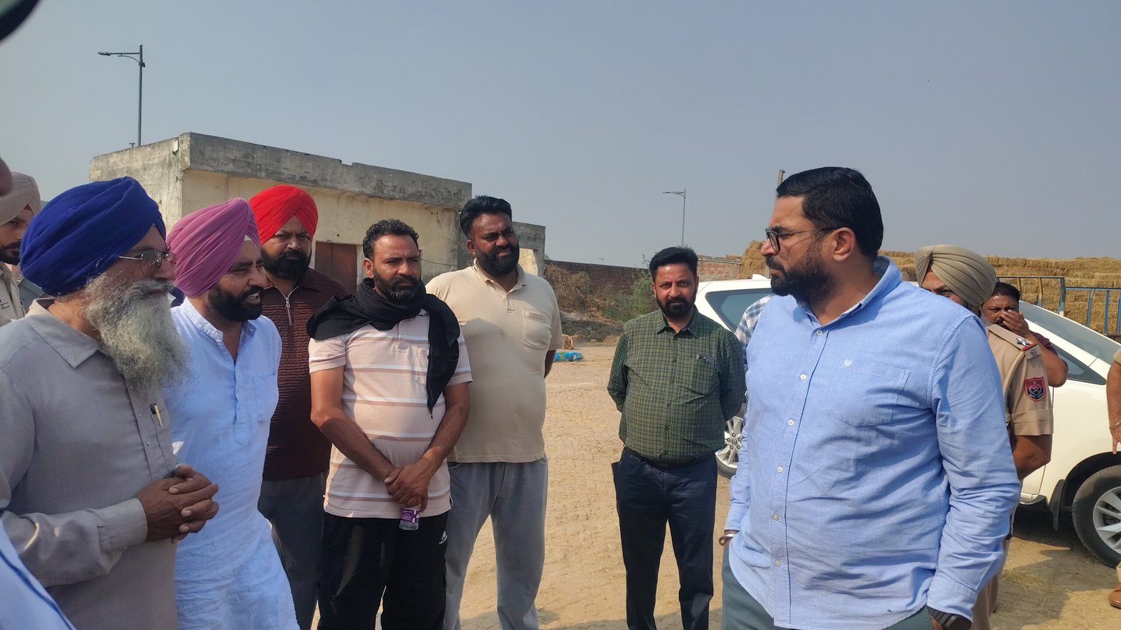 डीसी ने खेतों में पहुंचकर पराली प्रबंधन का लिया जायजा