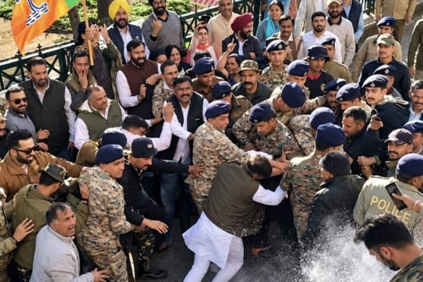 खरगे की कथित टिप्पणी पर भड़की भाजपा, शिमला में पुतला फूंका; पुलिस से झड़प