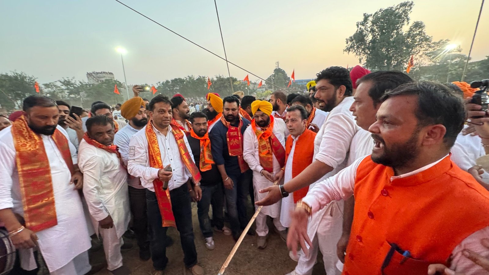 लोक निर्माण मंत्री हरभजन सिंह ईटीओ ने जंडियाला गुरु के नवनिर्मित खेल स्टेडियम में किया रावण दहन