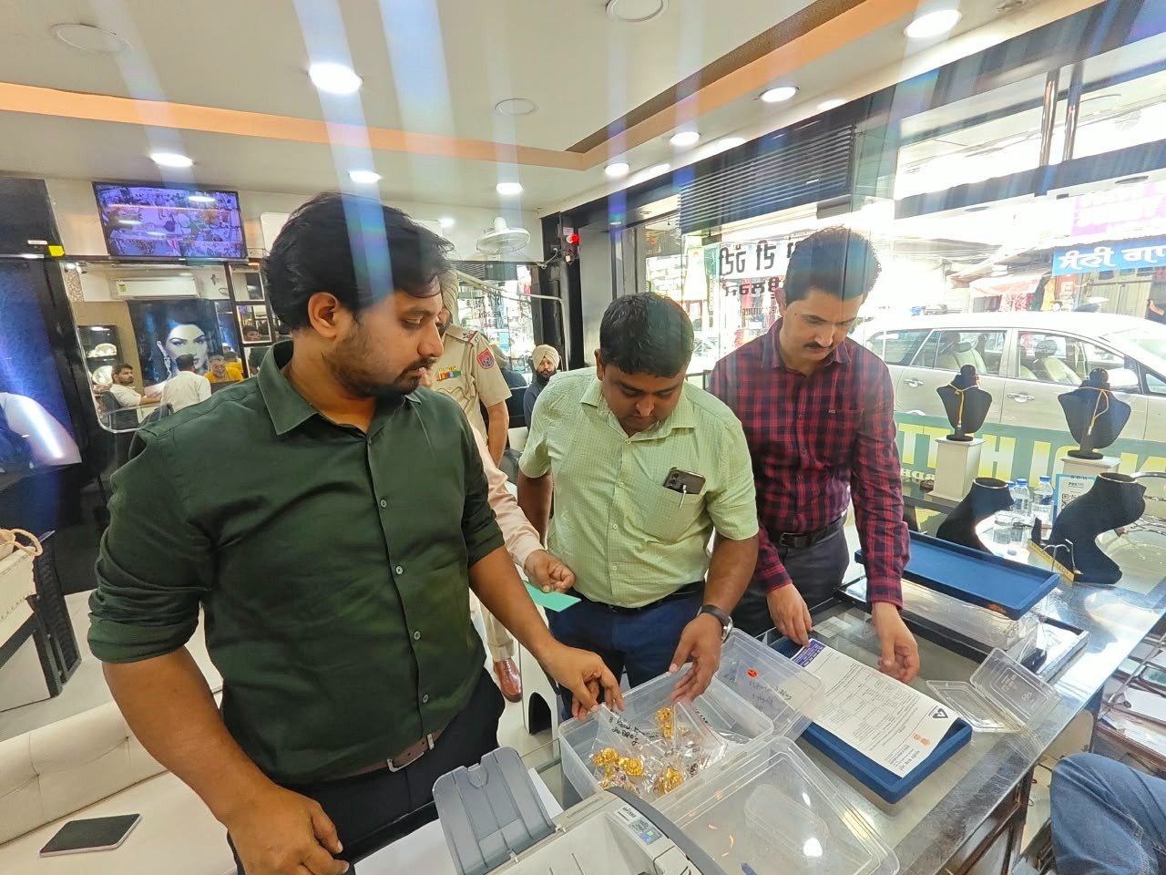 हॉलमार्किंग में गड़बड़ी के संदेह पर BIS की कार्रवाई