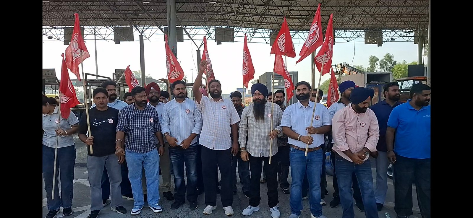 पंजाब बंद : लाडोवाल टोल प्लाजा फ्री