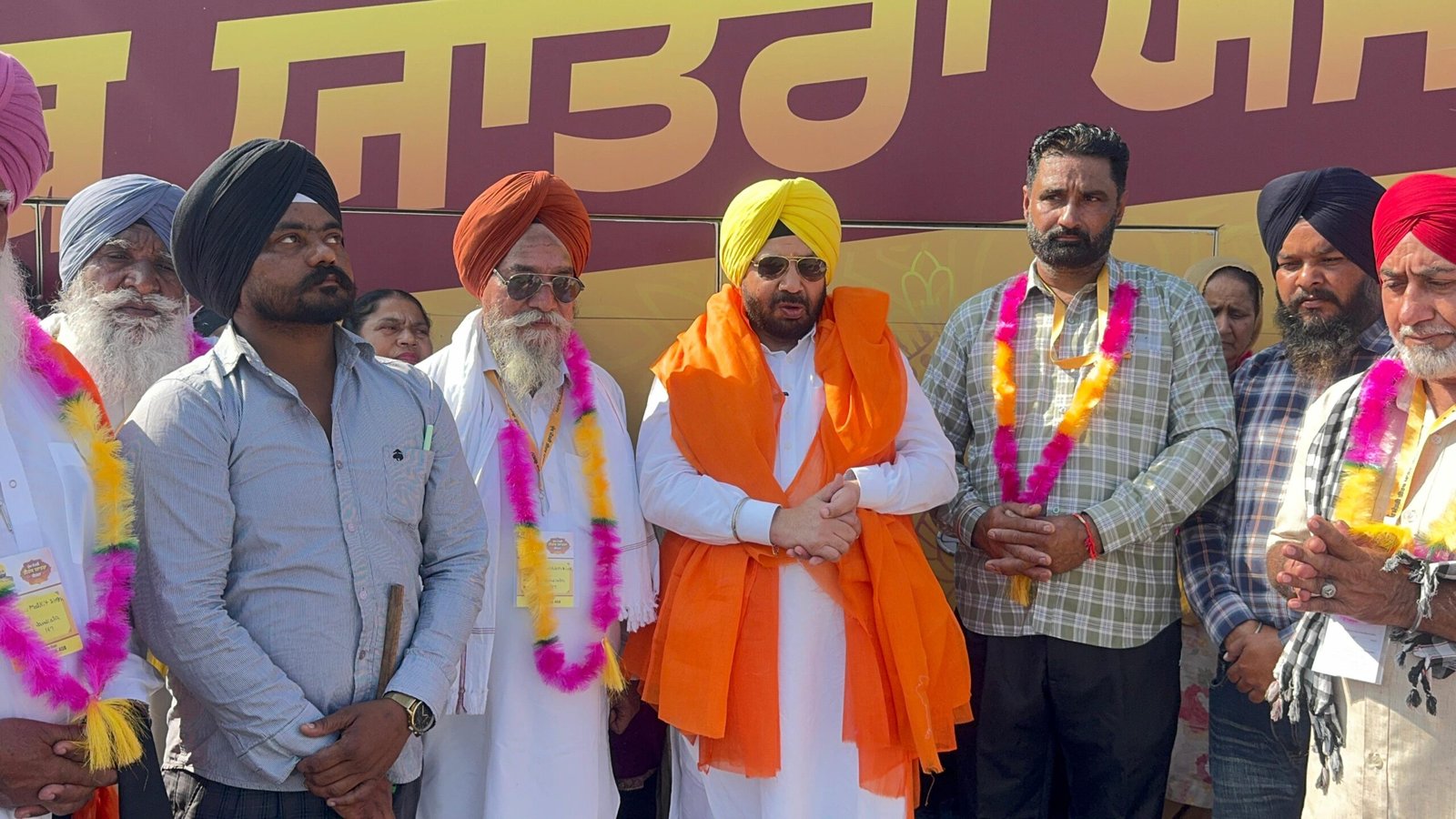 गुनोवाल से 74वीं तीर्थ यात्रा बस रवाना, करेंगे धार्मिक स्थलों के दर्शन