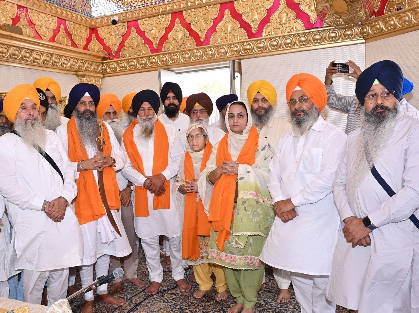 शहीदों के परिवारों को SGPC ने सिरोपा देकर किया सम्मानित