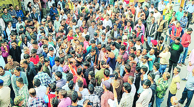 चंबा में गोवंश अवशेष मिलने पर बवाल; बाजार पूरी तरह बंद, चक्का जाम