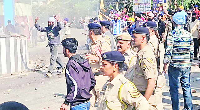 नाहन में दो समुदायों के बीच हिंसक झड़प; DSP व SHO समेत 14 लोग घायल, घंटों ठप रहा नेशनल हाईवे