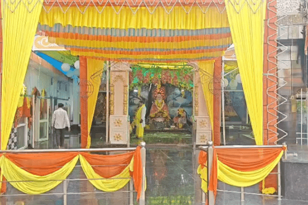 मंदिरों में रामायण पाठ, शाम को अटूट लंगर