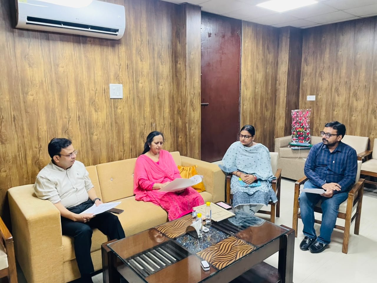 डिस्ट्रिक्ट रोल ऑब्जर्वर ने SIR की प्रोग्रेस का किया रिव्यू
