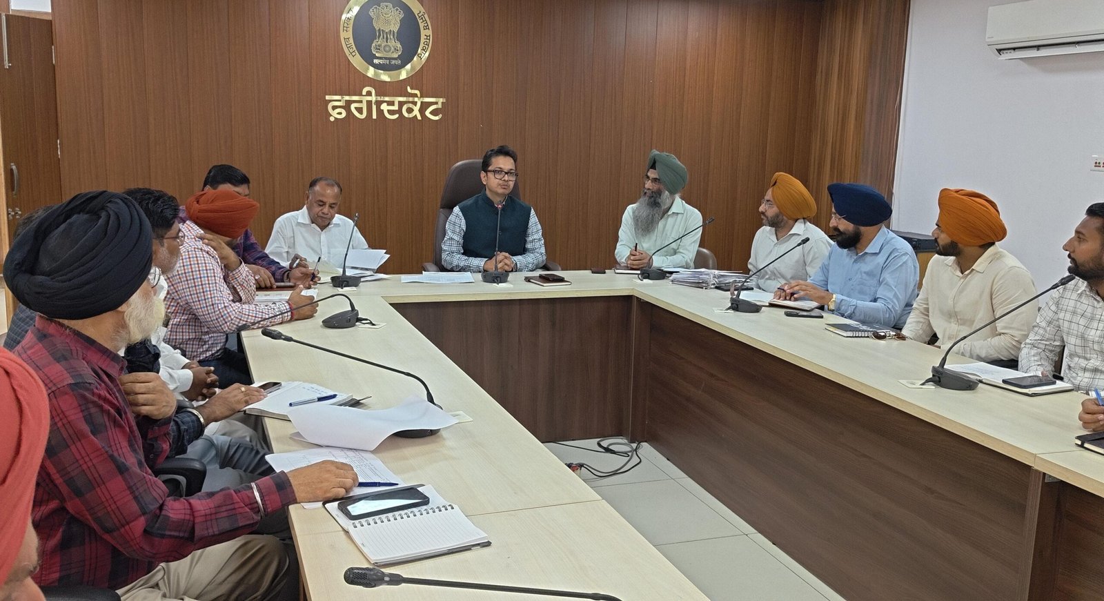 ADC केशव गोयल की अध्यक्षता में व्यापारियों की समस्याओं को हल करने के लिए मीटिंग