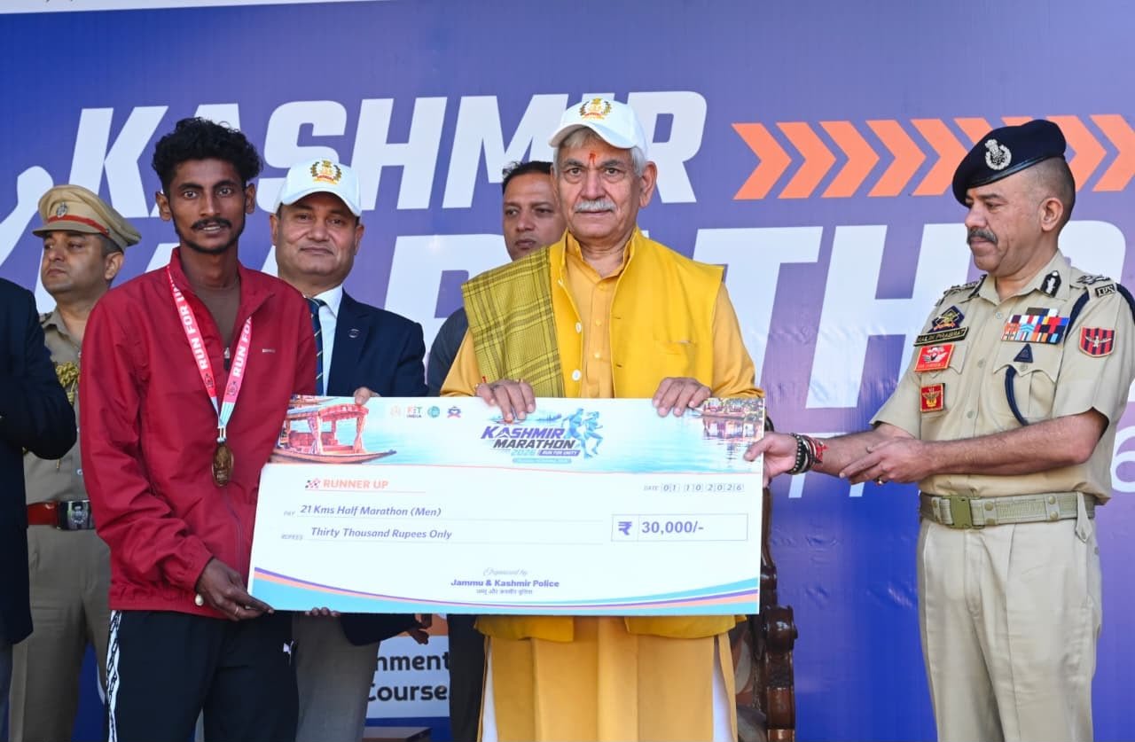 कश्मीर मैराथन में 6 हजार से अधिक धावक शामिल