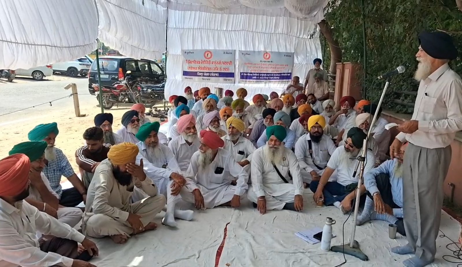 मोगा में रिटायर्ड कानूनगो-पटवारियों का प्रदर्शन, लंबित भुगतान जल्द जारी करने की मांग