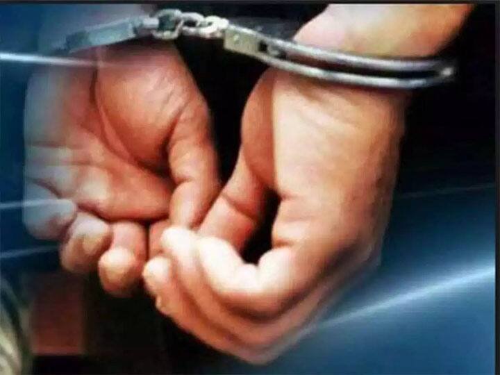 बिना नंबर की ब्रेजा कार समेत आरोपी गिरफ्तार, जांच में जुटी पुलिस