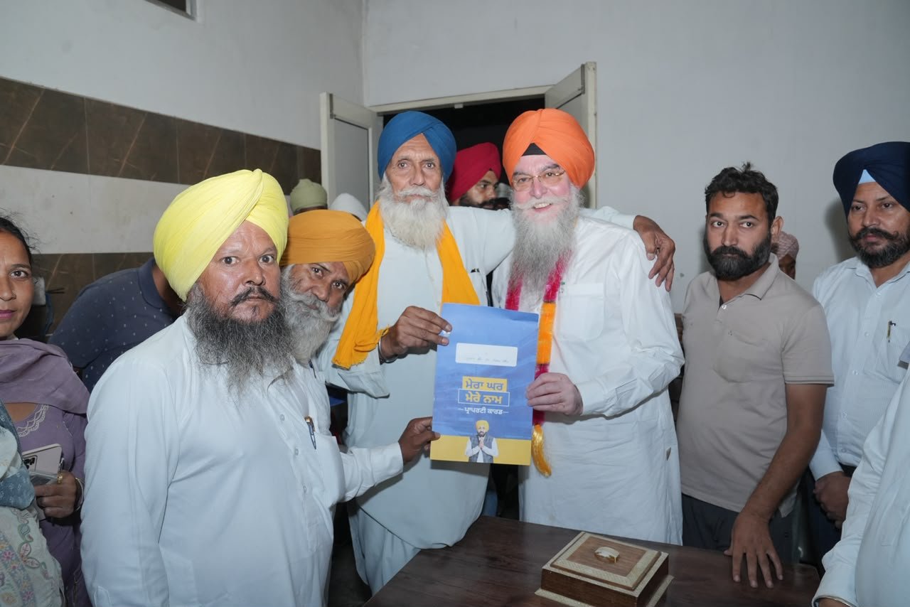 स्पीकर संधवां ने गांव संधवां में रेड लाइन के अंदर रहने वाले लोगों को दिए मालिकाना हक
