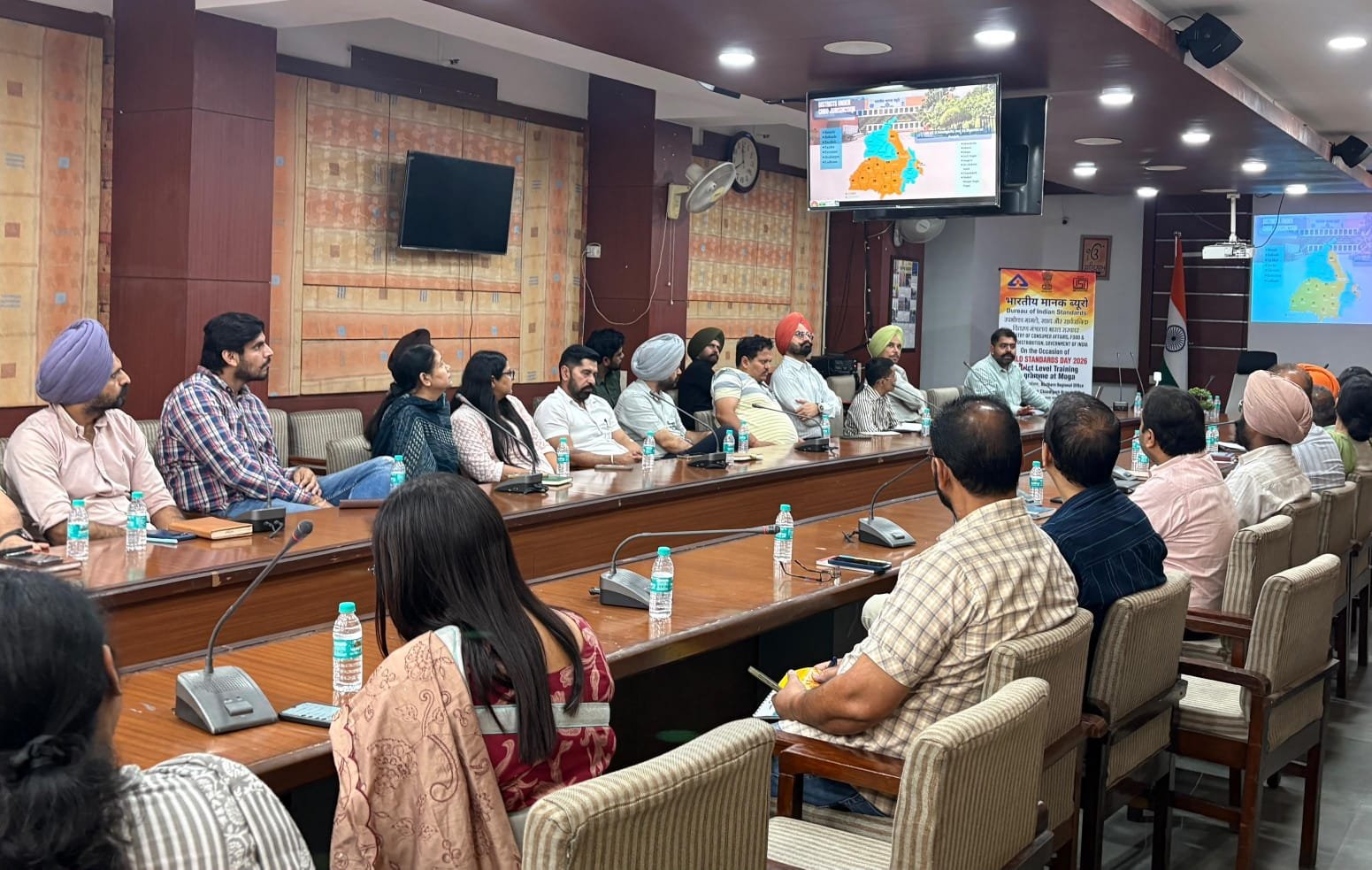 विश्व मानक दिवस पर मोगा में अधिकारियों को गुणवत्ता मानकों की ट्रेनिंग