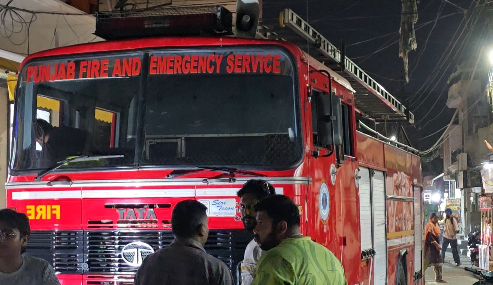 मोगा: इन्वर्टर में शॉर्ट सर्किट से घर में लगी भीषण आग, कपड़े व घरेलू सामान जलकर राख