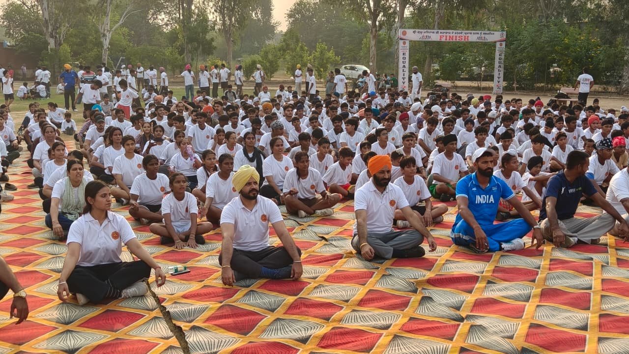 मोगा में ‘रन फॉर इक्विटी’ मैराथन, 1500 से अधिक युवाओं ने दिया समानता और नशामुक्ति का संदेश