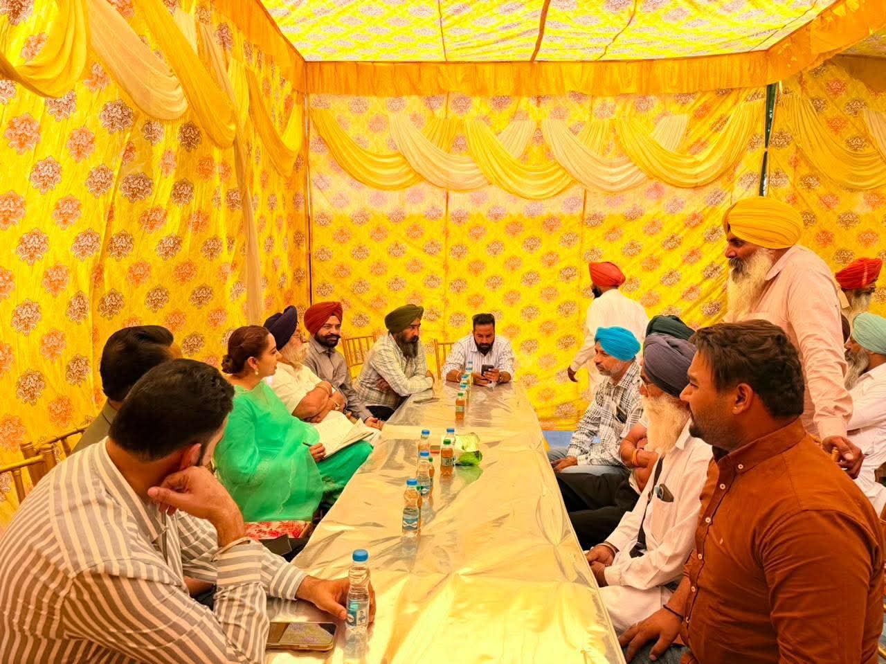 बूथ प्रभारियों के साथ विधायक ने की संगठनात्मक समीक्षा
