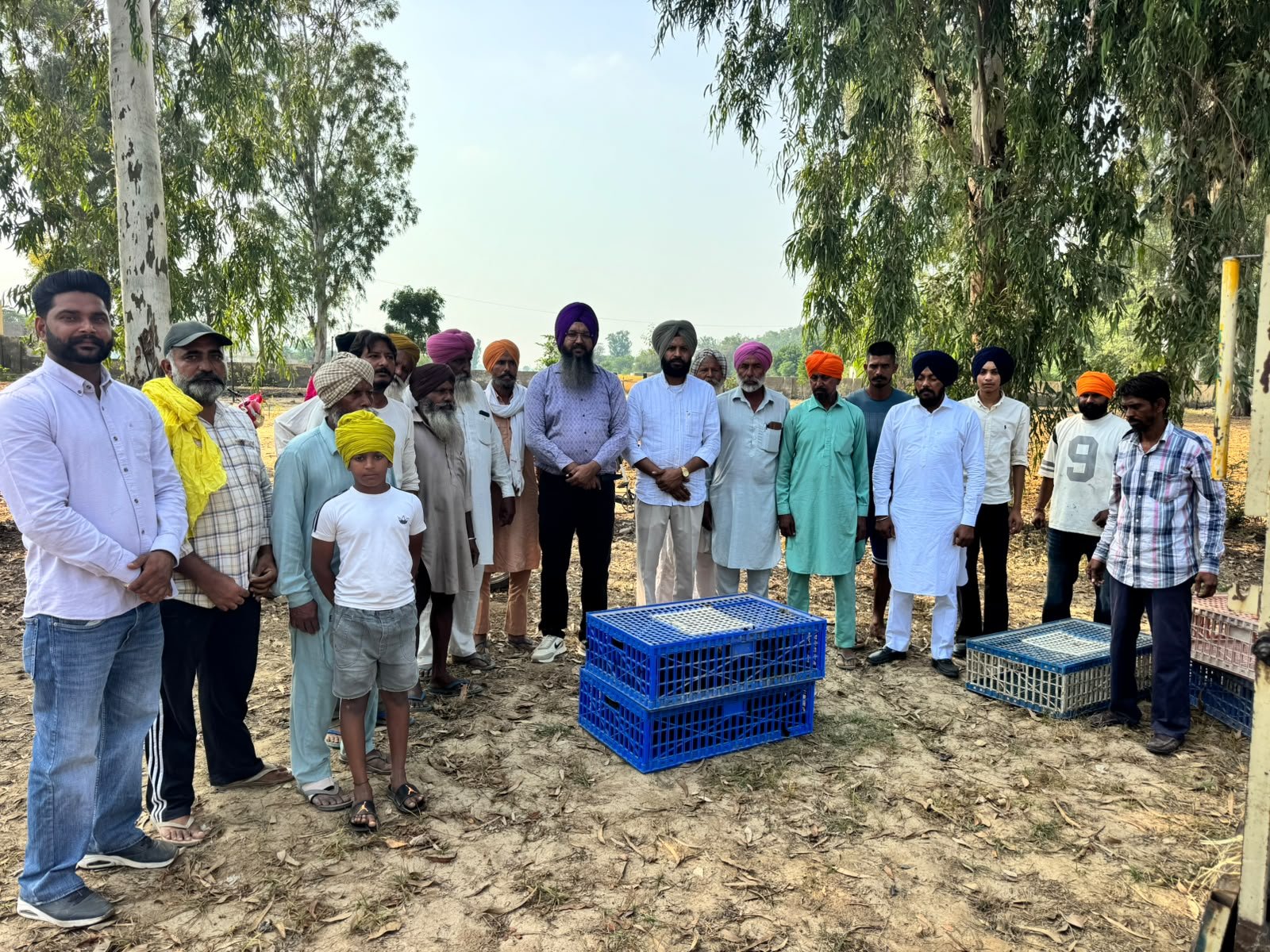 Moga: प्रोजेक्ट ‘प्रगति’ के तहत 20 किसान परिवारों को मिलीं 400 मुर्गियां, ग्रामीणों की आय बढ़ाने और स्वरोजगार को मिलेगा बढ़ावा