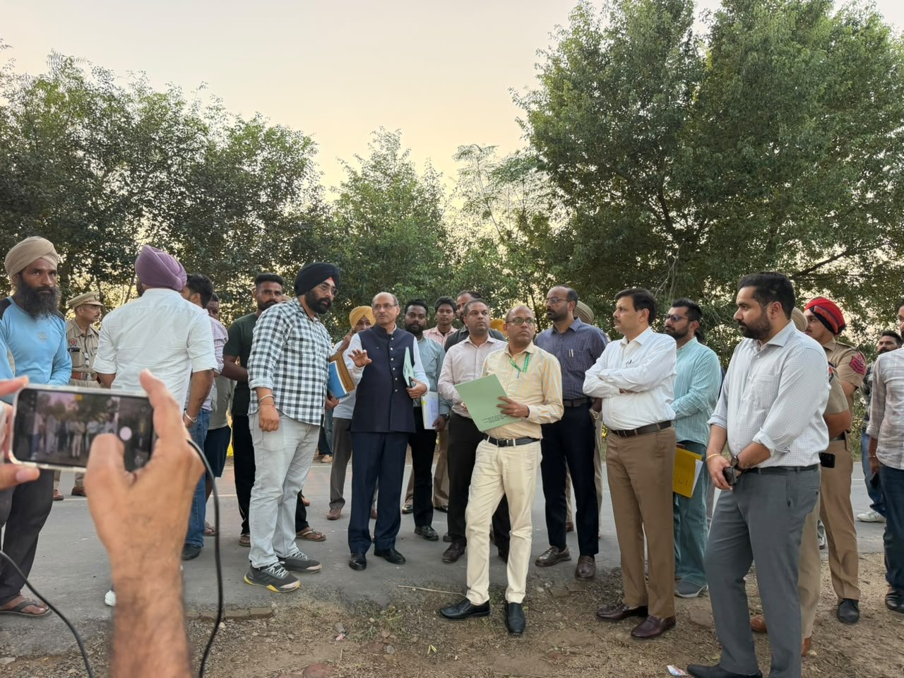पराली प्रबंधन का जायजा लेने मोगा पहुंची वायु गुणवत्ता आयोग की उच्चस्तरीय टीम