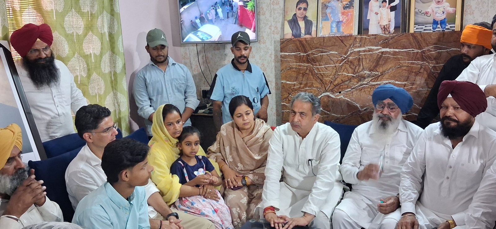 मोगा में पीड़ित परिवारों से मिले सचिन पायलट, मान सरकार पर बरसे