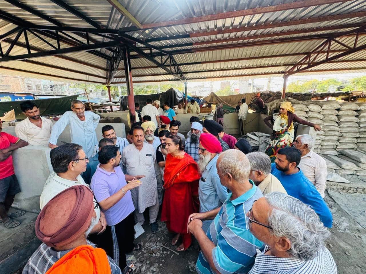 दुकानदारों की सुविधा और खुशहाली हमारी पहली प्राथमिकता: MLA डॉ. अमनदीप कौर अरोड़ा
