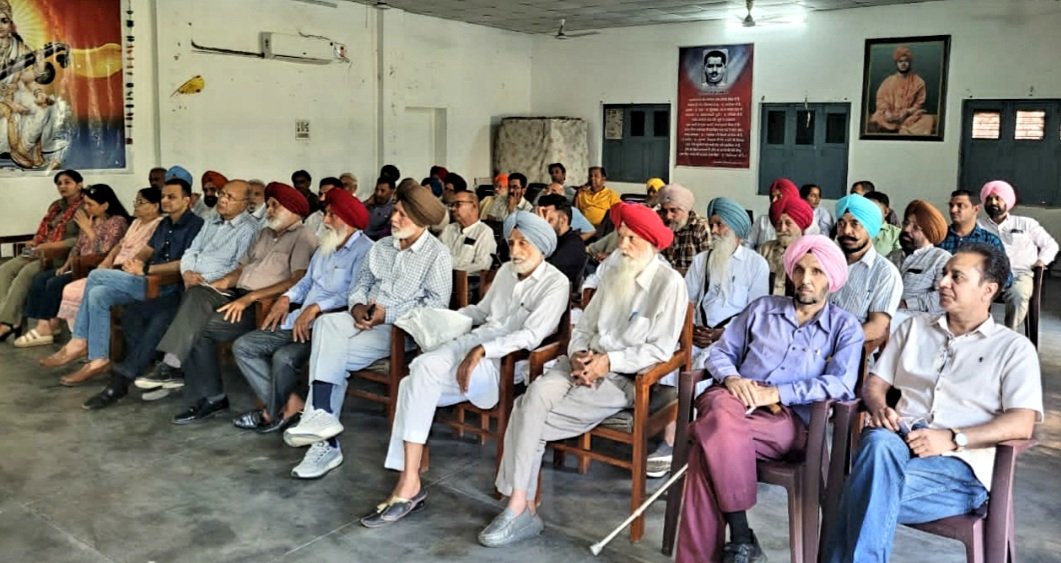 सामाजिक कुरीतियों पर व्यंग्य से प्रहार करते थे केएल गर्ग