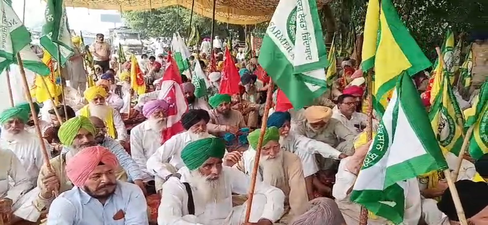 वोट कटने के आरोपों पर किसानों का प्रदर्शन