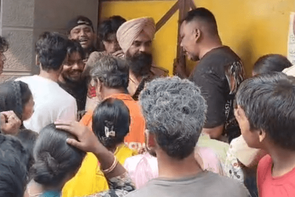 स्कूल में छात्रों की भिड़ंत, एक घायल; परिजनों ने किया हंगामा