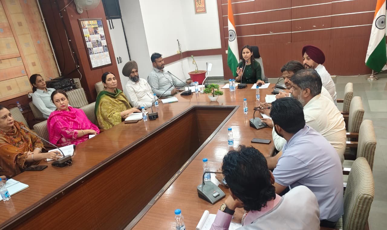 मोगा में त्योहारों के दौरान तेज होगा मतदाता जागरूकता अभियान, पहली बार वोट देने वाले युवाओं पर रहेगा फोकस