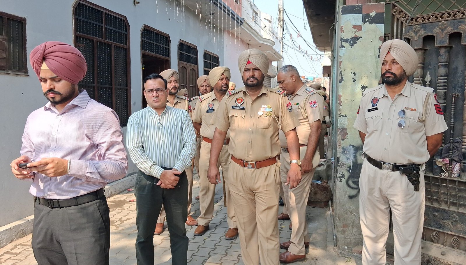 मोगा में नशा तस्करों के खिलाफ पुलिस का बड़ा एक्शन, 400 से अधिक मुलाजिमों ने चारों हलकों में चलाया सर्च ऑपरेशन
