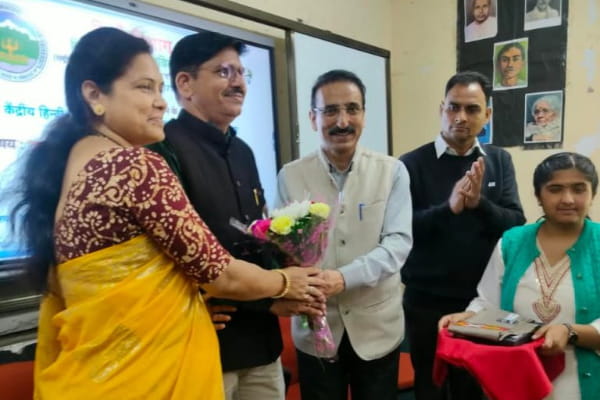 ‘कलम बनी हथियार’ : स्वतंत्रता आंदोलन में हिंदी साहित्य की भूमिका पर विशेष व्याख्यान