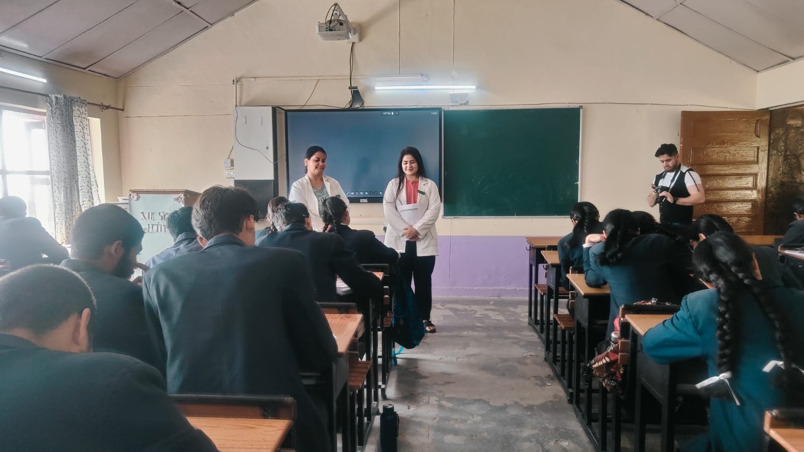 विशेषज्ञों ने समझाया विद्यार्थियों को सकारात्मक सोच का महत्व