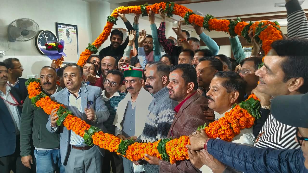 शिक्षकों की पदोन्नति और नियमितीकरण के मुद्दे भी CM के सामने उठे