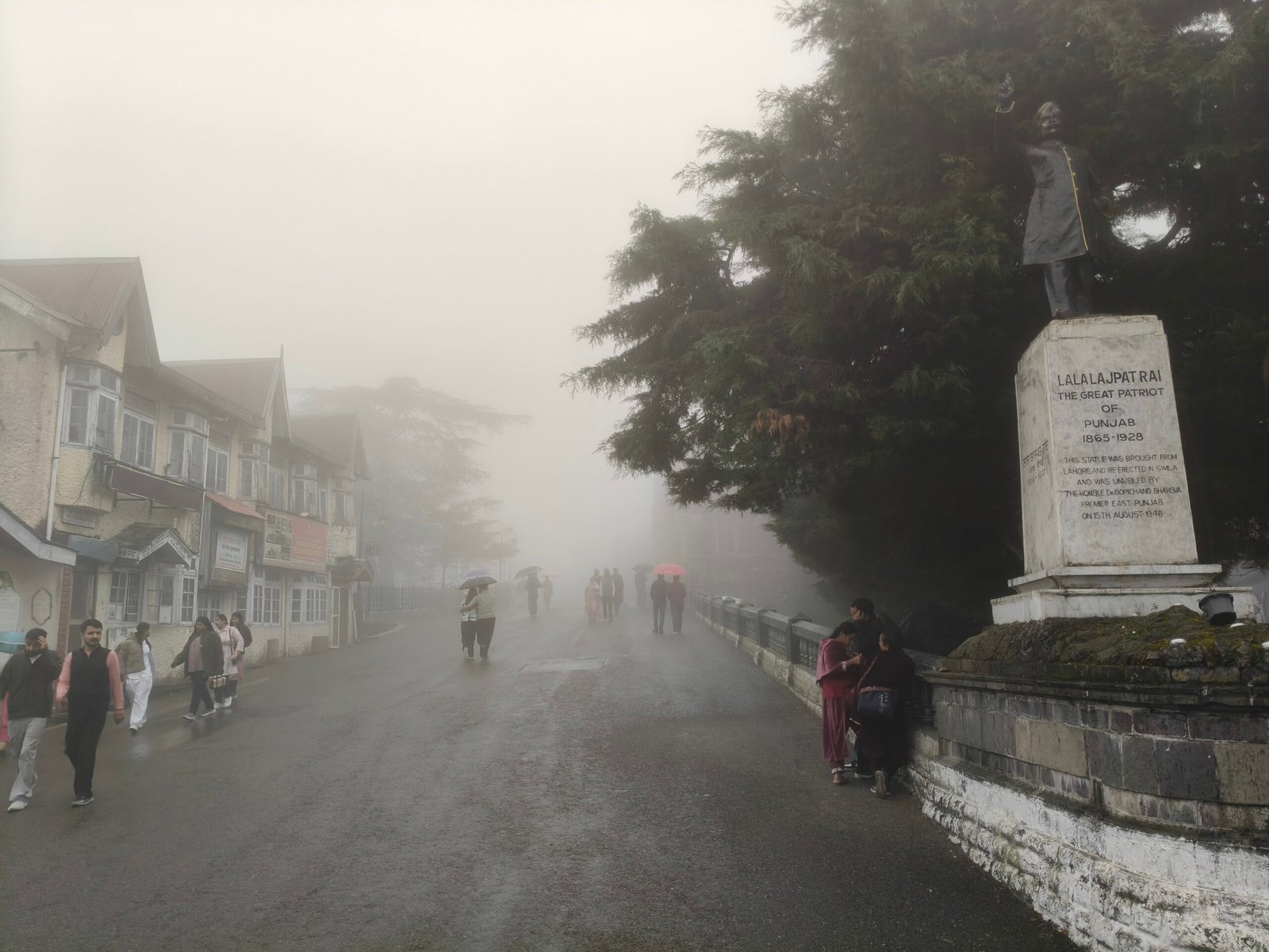 मौसम का बदला मिजाज, शिमला में पर्यटकों की आवाजाही जारी