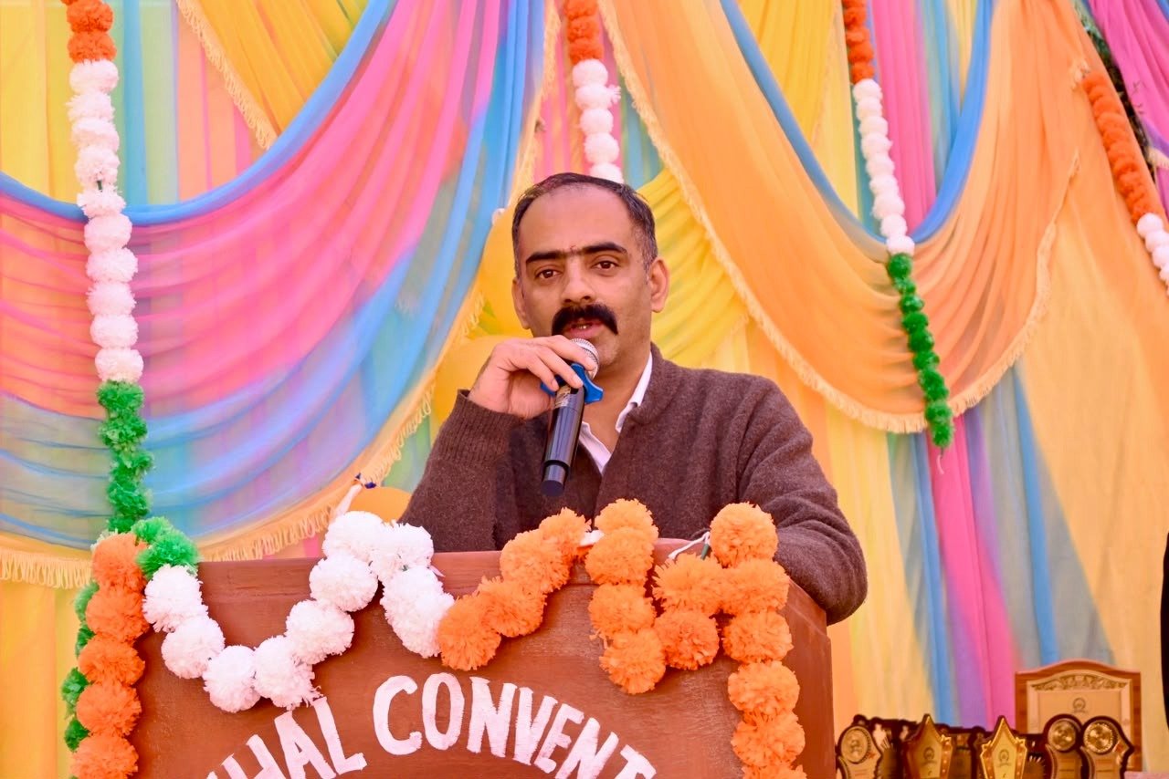 जुन्गा स्कूल को ₹25 हजार की मदद, मंत्री अनिरुद्ध सिंह ने सराहा शिक्षकों का समर्पण