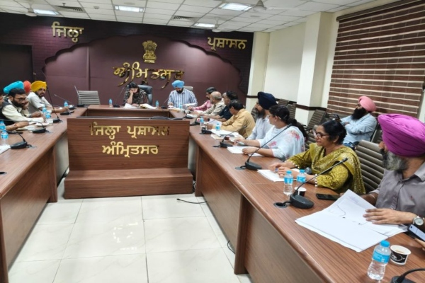 अमृतसरः ADC ने पॉलिटिकल पार्टियों के प्रतिनिधियों और चुनाव अधिकारियों के साथ की मीटिंग