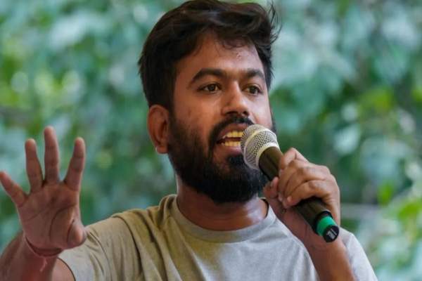 दिल्ली प्रदर्शन के बीच अभिजीत दीपके के लिए बुरी खबर, दादी का निधन