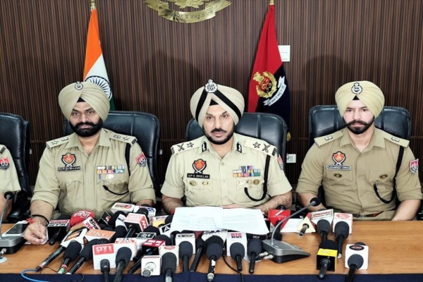 अमृतसर ग्रामीण पुलिस की बड़ी कार्रवाई, 10 किलो हेरोइन और 10 अवैध पिस्तौल बरामद, 4 गिरफ्तार
