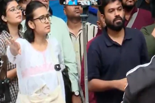 ‘बंद करो, दफा हो जाओ’, लोगों ने लगाए नारे; अभिजीत दिपके और नेहा बोरा की प्रेस कॉन्फ्रेंस में हंगामा