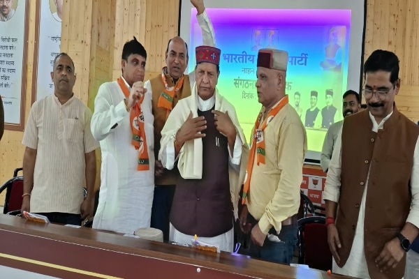 प्रधानमंत्री नरेंद्र मोदी के 25 वर्ष के शासकीय नेतृत्व का भाजपा हिमाचल ने किया अभिनंदन