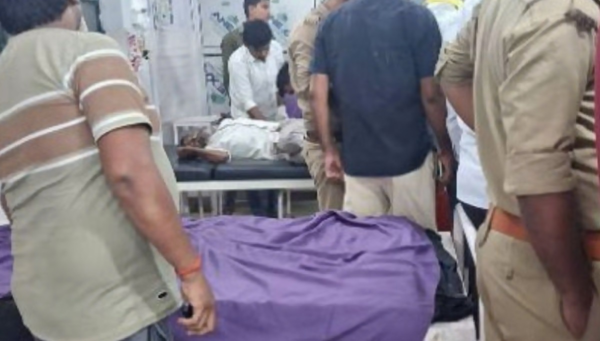 दुर्गा मंदिर के सामने ग्रामीणों पर चढ़ी बेकाबू कार, 3 की मौत, 4 घायल