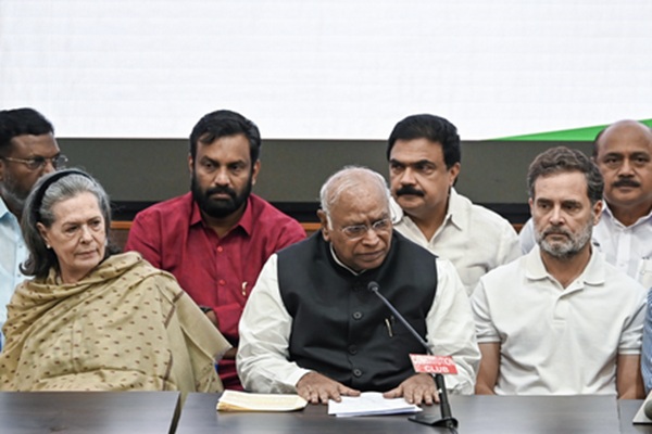 28 ML सीटों में कांग्रेस को मिली सिर्फ एक जीत, नागपुर की जीत ने बचाई लाज